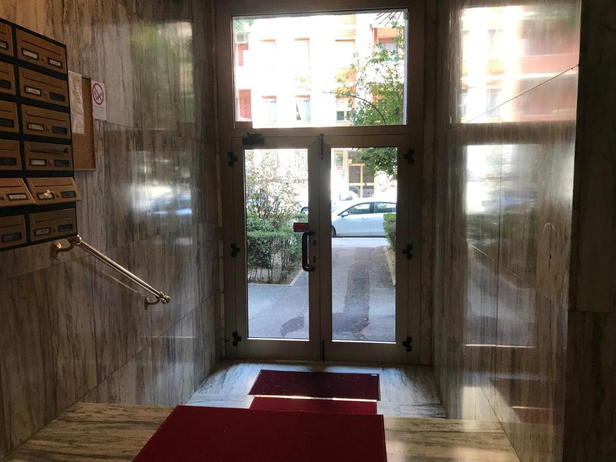 Studio 25 Apartment - Near Metro M3 ミラノ エクステリア 写真
